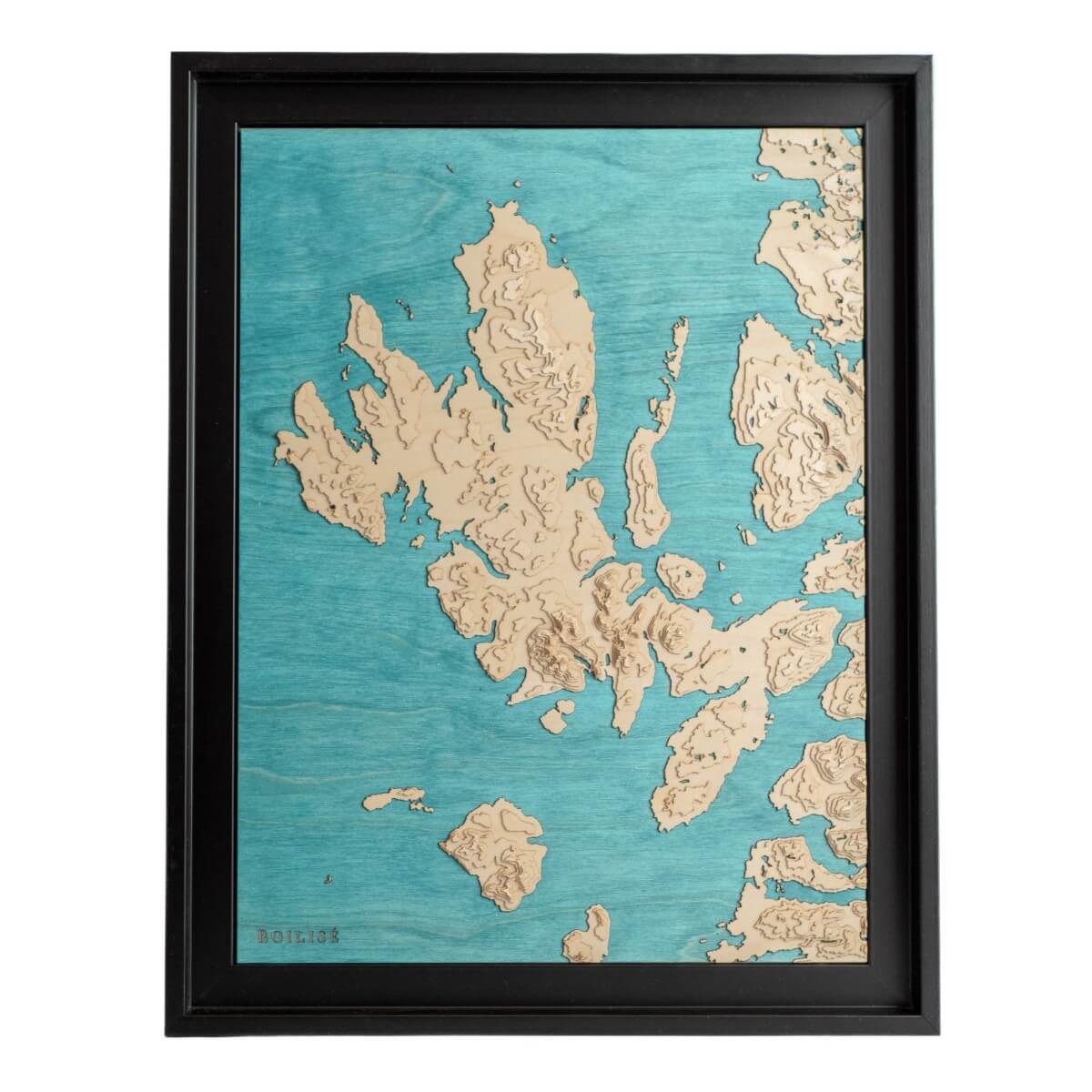 L'île de Skye (Écosse) en relief encadré dans une caisse américaine noire